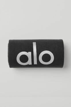 Grounded No-Slip Towel - Black -ALO Clothing Shop A0029U 01 b1 a4 bddb2850 e11b 4502 aad6 69d713b4a60a