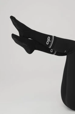 Women's Throwback Barre Sock - Black/White -ALO Clothing Shop A0263W 0100 b1 s1 a3 1 m89