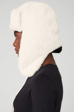 Faux Fur Polar Hat - Ivory -ALO Clothing Shop A0416U 03299 b1 s1 a2 1 m100 01eea4ef 8b5e 4383 9c8d 131c2c4fe10b