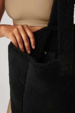 Foxy Sherpa Tote - Black 9 Foxy Sherpa Tote - Black -ALO Clothing Shop A0466U 01 b1 s1 a2 1 m18