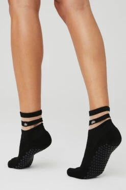 Women's Pulse Grip Sock - Black -ALO Clothing Shop A0485W 01 b1 s1 a2 1 m78