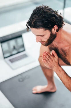 E-Gift Card: One-Year Membership To Alo Moves 7 E-Gift Card: One-Year Membership To Alo Moves -ALO Clothing Shop AloMoves Product 3