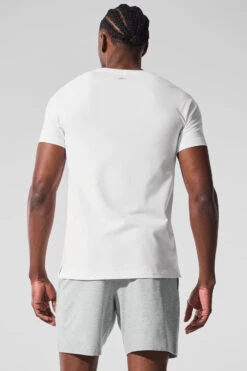 Alo Vapor Crewneck Short Sleeve - White -ALO Clothing Shop M1228R 00 b1 s1 a2 1 m221