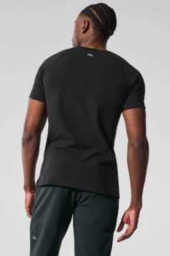 Alo Vapor Crewneck Short Sleeve - Black -ALO Clothing Shop M1228R 01 b1 s1 a2 1 m221
