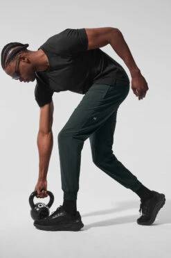 Alo Vapor Crewneck Short Sleeve - Black -ALO Clothing Shop M1228R 01 b1 s1 a5 1 m221