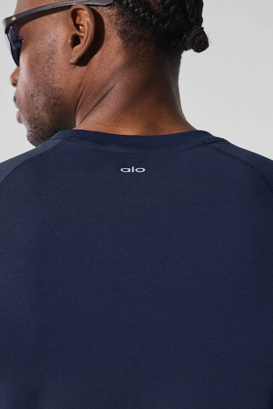 Alo Vapor Crewneck Short Sleeve - Navy 5 Alo Vapor Crewneck Short Sleeve - Navy - Image 5