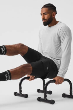 Idol Long Sleeve Performance Tee - Titanium -ALO Clothing Shop M3123R 01320 b1 s1 a5 1 m93