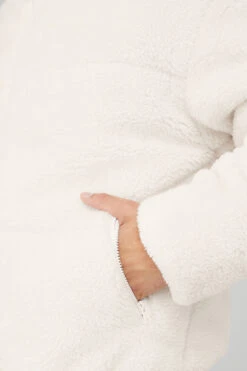 Sherpa Stage Puffer - Ivory 9 Sherpa Stage Puffer - Ivory -ALO Clothing Shop M4140R 03299 b1 s3 a5 1 m108