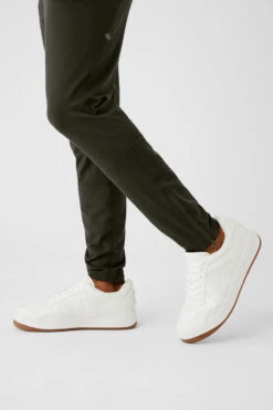 Conquer React Performance Pant - Stealth Green 9 Conquer React Performance Pant - Stealth Green -ALO Clothing Shop M5142R 04672 b1 s3 a5 1 m93