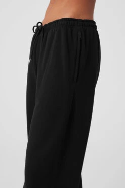 Chill Sweatpant - Black -ALO Clothing Shop M5151R 01 b1 s1 a4 1 m18