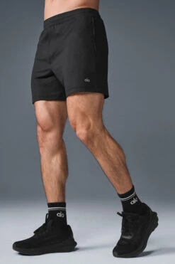 7" Conquer React Performance Short - Black -ALO Clothing Shop M6131R 01 b1 s1 a3 1 m214