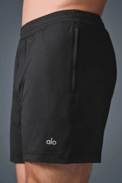 7" Conquer React Performance Short - Black -ALO Clothing Shop M6131R 01 b1 s1 a4 1 m214