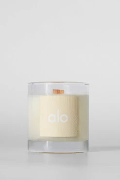 Alo Signature Candle - 8 Oz -ALO Clothing Shop N7013F 00 b1 s1 a2 b45ab0fd af83 411a a9f9 eb35b7c43b28