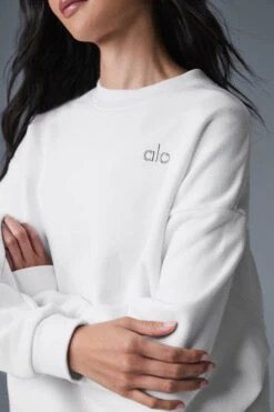 Accolade Crew Neck Pullover - White -ALO Clothing Shop U3031RG 00 b1 s1 a4 1 m54