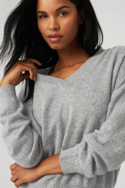 Cashmere Jet Set V-Neck Pullover - Dove Grey Heather -ALO Clothing Shop W3628R 02288 b1 s1 a4 1 m18