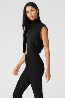 In Motion Vest - Black -ALO Clothing Shop W4477R 01 b1 s1 a3 1 m18