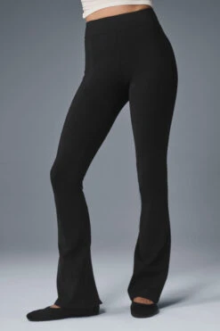 Airbrush High-Waist Kick-Back Legging - Black