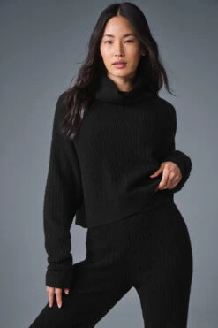 Cashmere High-Waist Plush Waffle Pant - Black 6 Cashmere High-Waist Plush Waffle Pant - Black -ALO Clothing Shop W51286R 01 b1 s1 a3 1 m191