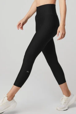 High-Waist Airlift Capri - Black -ALO Clothing Shop W5630R 01 b1 s1 a2 1 m89