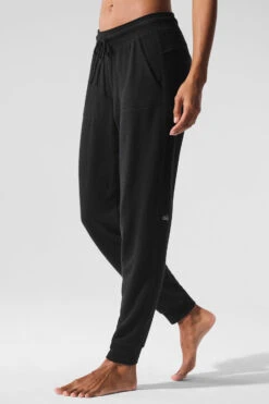 Soho Sweatpant - Black -ALO Clothing Shop W5912R 01 b1 s1 a3 1 m76