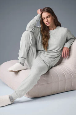 Soho Sweatpant - Athletic Heather Grey 9 Soho Sweatpant - Athletic Heather Grey -ALO Clothing Shop W5912R 02910 b1 s1 a6 2 m215