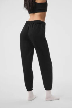Accolade Sweatpant - Black -ALO Clothing Shop W5942RG 01 b1 s1 a4 1 m54