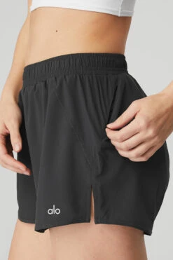 Stride Short - Anthracite -ALO Clothing Shop W6230R 02125 b1 s1 a4 1 m89