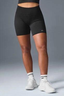 5" Seamless Ribbed Favorite Short - Black -ALO Clothing Shop W6290R 01 b1 s1 a1 m196