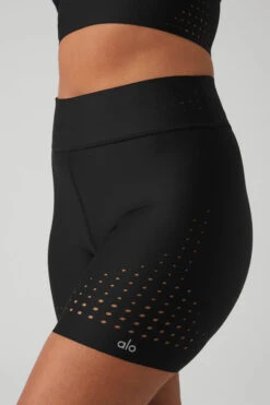 5" Airlift High-Waist Laser Cut Speedy Short - Black -ALO Clothing Shop W6302R 01 b1 s4 a4 1 m135